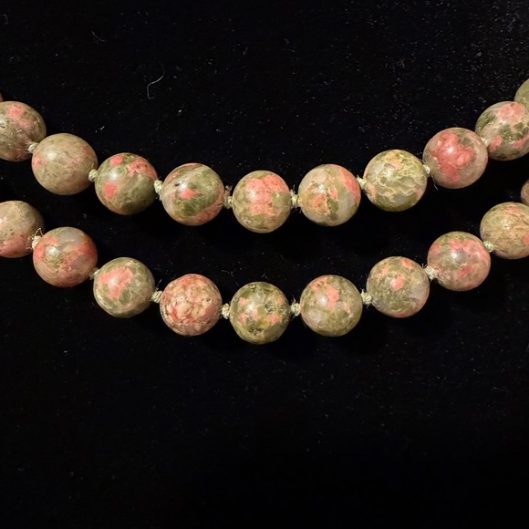 Beautiful Natural Unakite Green and Pink Stone Beaded Necklace 32” - Picture 3 of 3